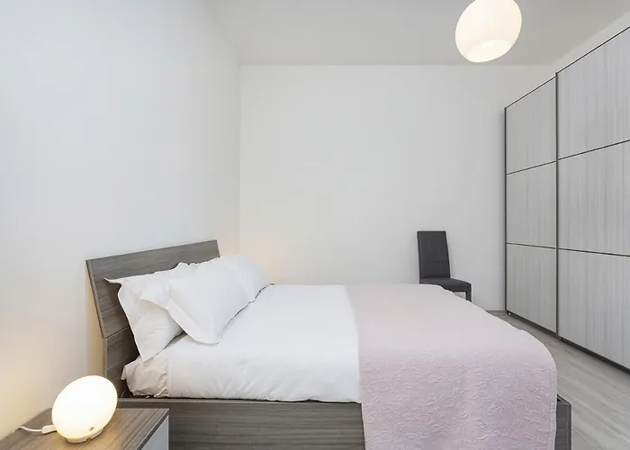 Contemporary Apartment In Sturla By Wonderful Italy